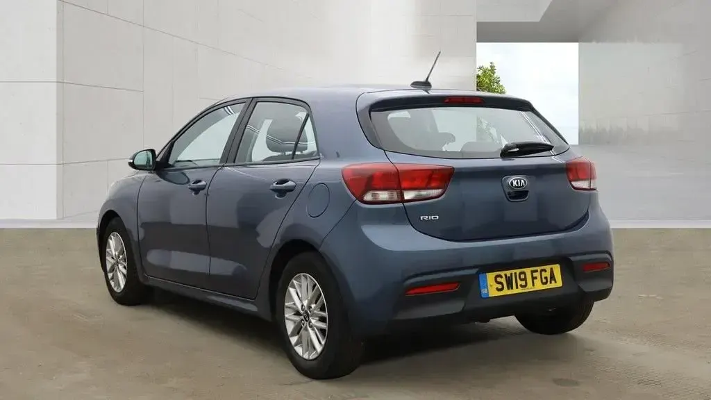 Used Kia Rio 100 HP (73 kW) 2019 Blue Hatchback