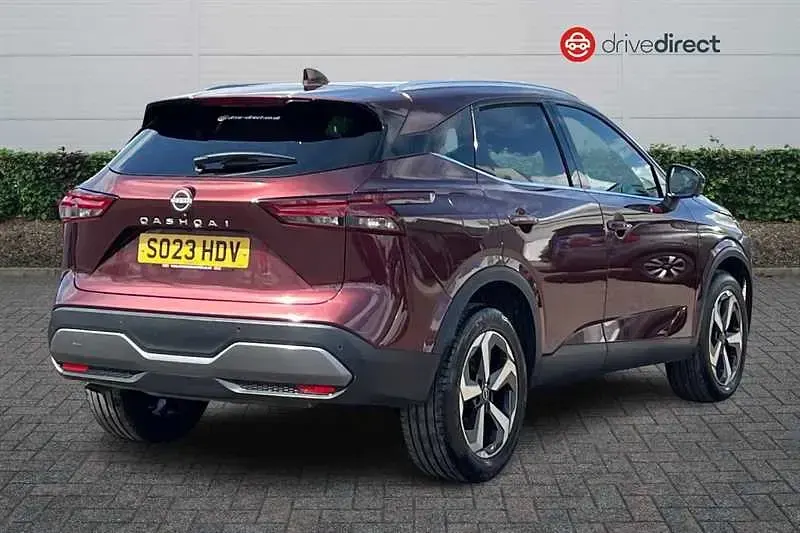 Used Nissan Qashqai N-Connecta 140 HP (102 kW) 2023 Red SUV