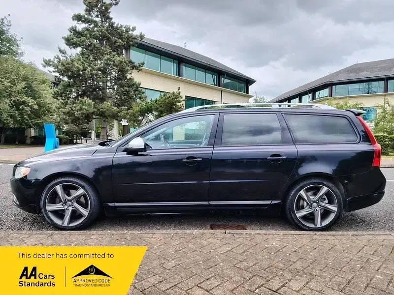 Second-hand Volvo V70 R-Design 136 CP (100 kW) 2013 Negru Break