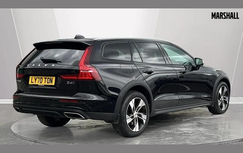 Usado Volvo V60 CC Plus 190 HP (139 kW) 2020 Preto Carrinha