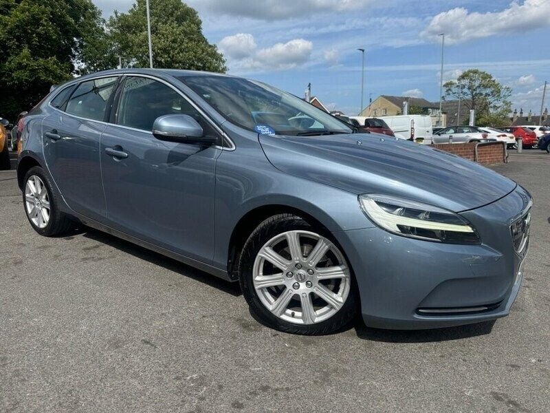 Blue Used 2018 Volvo V40 Inscription Estate | £9,800 (Fair price) - Image 1/4