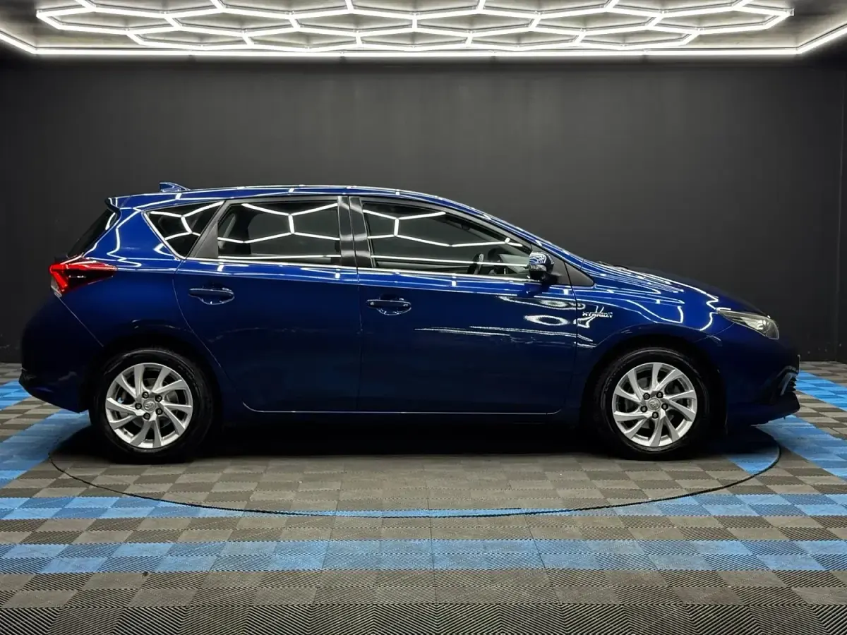 Used Toyota Auris Hybrid Business Edition 2017 Blue Hatchback