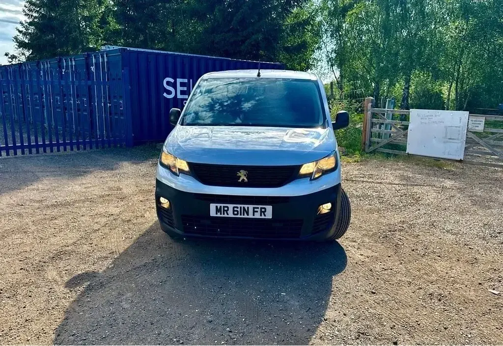 Used Peugeot Partner 2020 White MPV