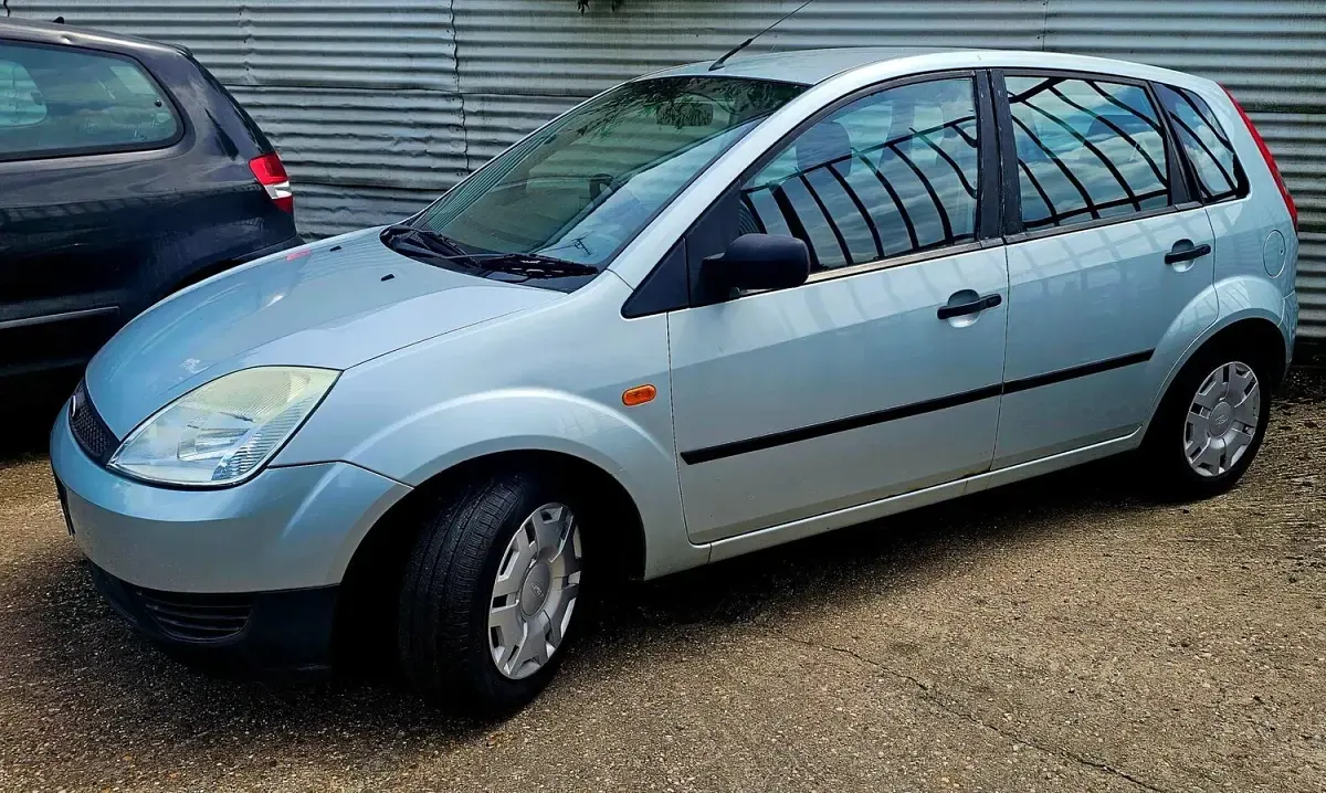 Used Ford Fiesta 75 HP (55 kW) 2004 Green Hatchback