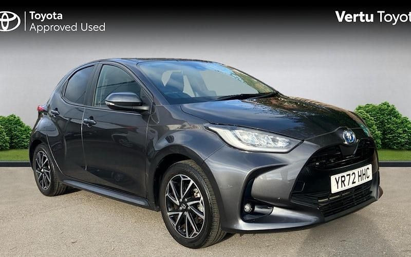 Used 2025 Toyota Yaris Hybrid Design Hatchback | £18,119 (Good price) - Image 1/4