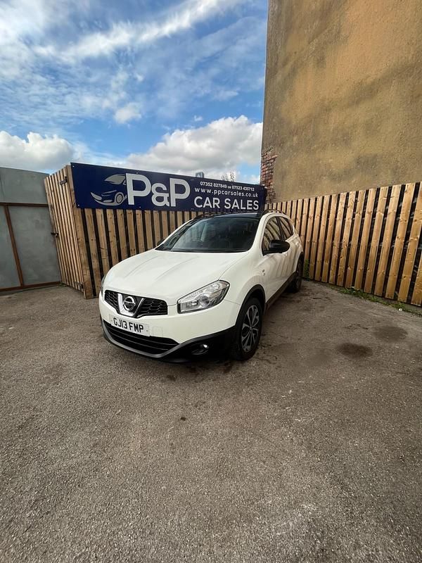 White Used 2013 Nissan Qashqai 360º SUV | £4,995 (Fair price) - Image 1/4