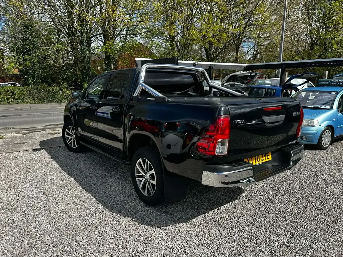 Used Toyota HiLux 150 HP (110 kW) 2020 Black Pickup
