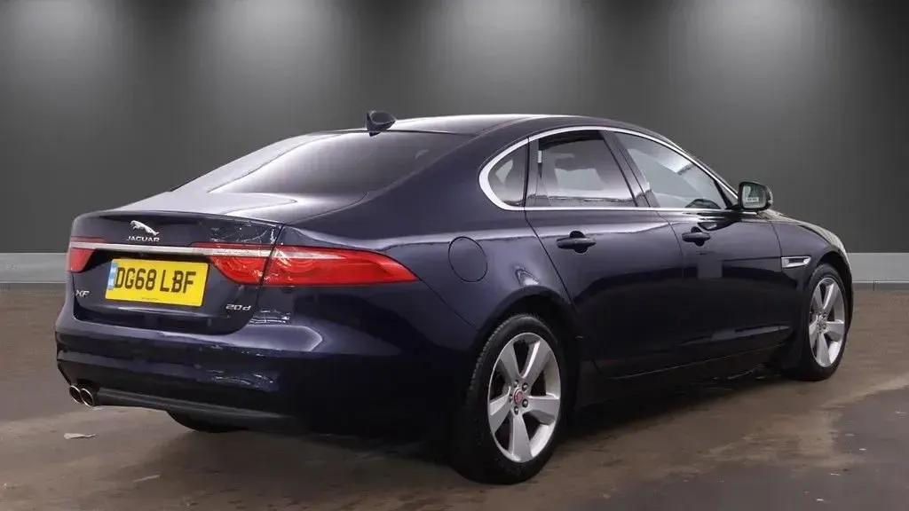 Used Jaguar XF Portfolio 180 HP (132 kW) 2018 Blue Sedan