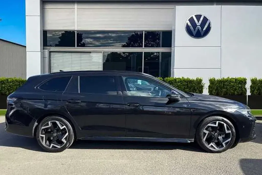 Used VW Passat R-line 150 HP (110 kW) 2025 Black Estate