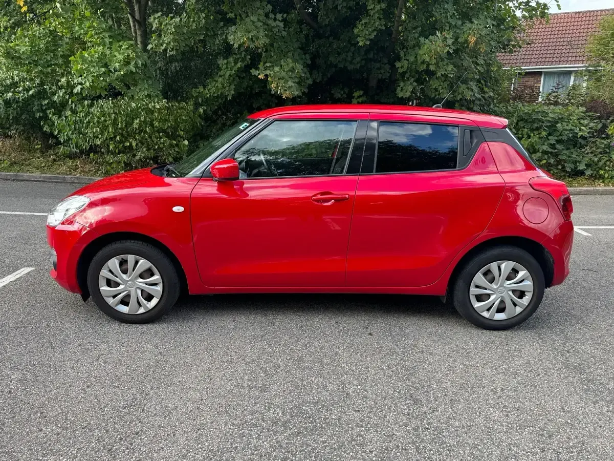 Used Suzuki Swift SZ3 90 HP (66 kW) 2018 Red Hatchback