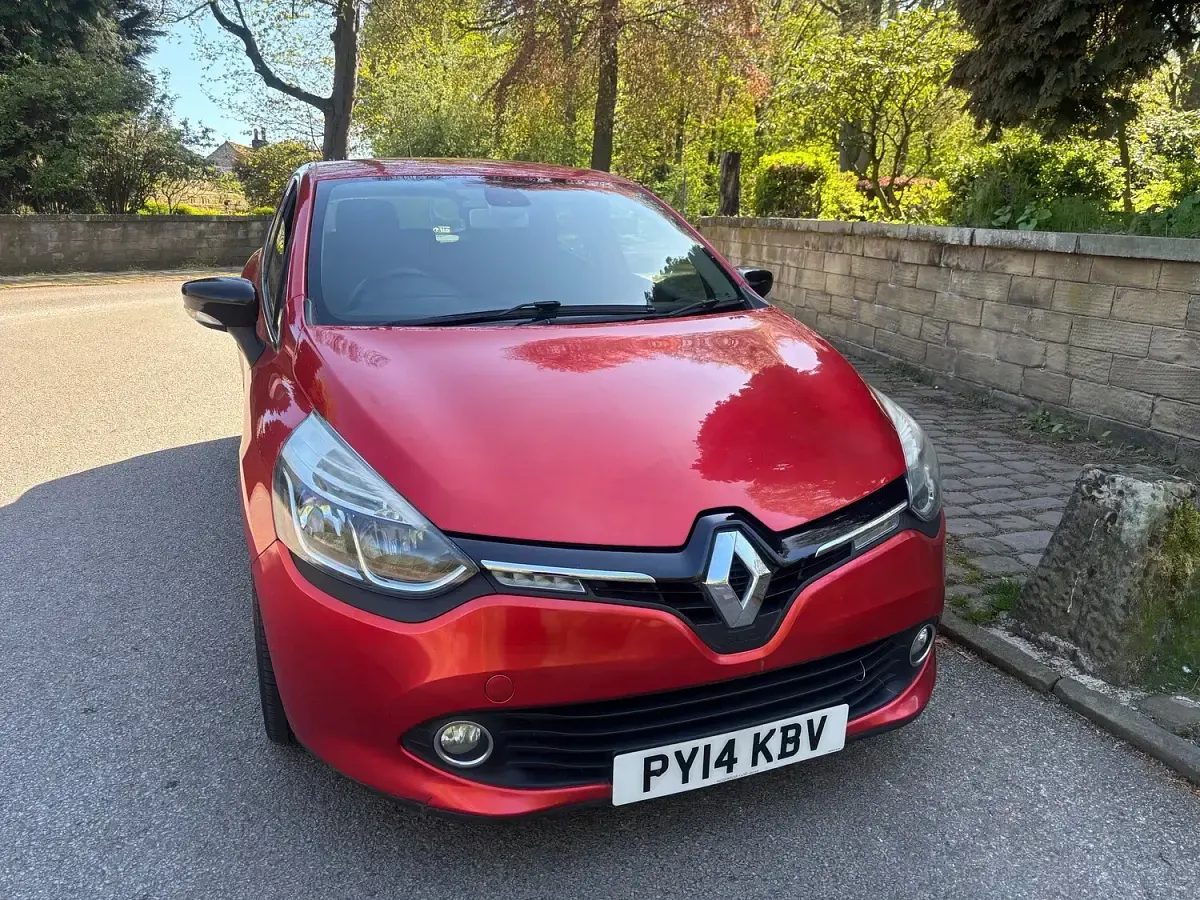 Used Renault Clio IV Dynamique 90 HP (66 kW) 2014 Red Hatchback