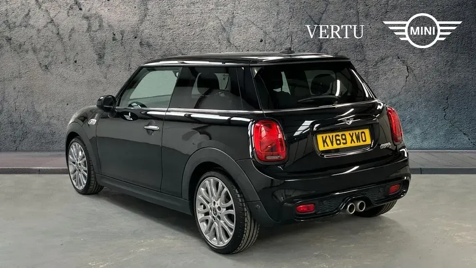 Used Mini Cooper S Exclusive 192 HP (141 kW) 2019 Black Hatchback