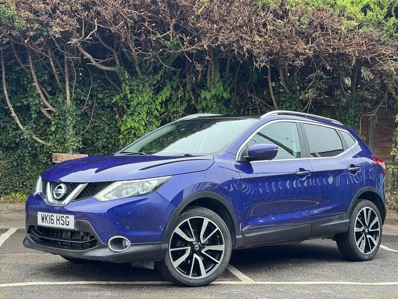 Blue Used 2016 Nissan Qashqai Tekna SUV | £10,395 (Good price) - Image 1/4