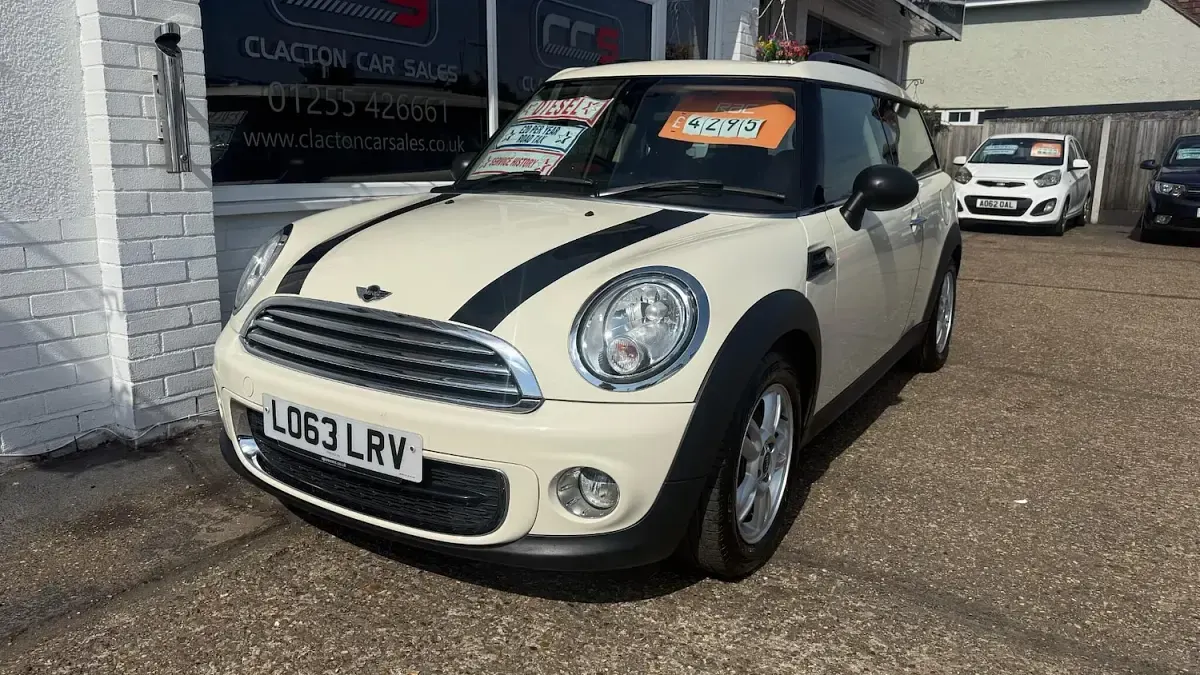 Used Mini One Clubman 90 HP (66 kW) 2013 White Estate