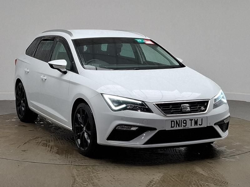 Used Seat Leon FR Sport 150 HP (110 kW) 2019 White Estate