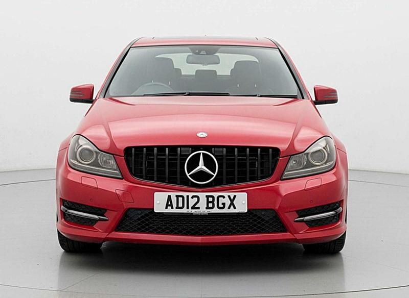 Używany Mercedes C220 AMG 2012 Czerwony Sedan/Limuzyna
