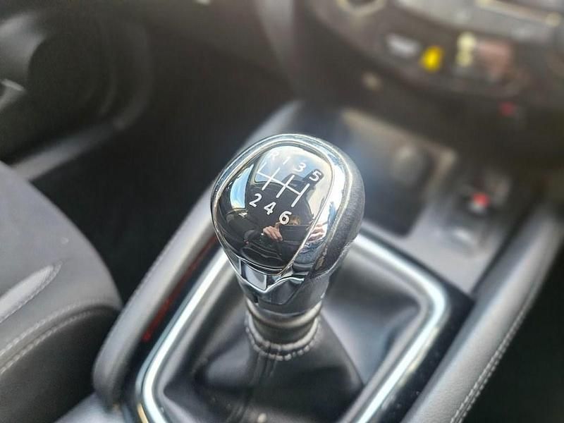 Used Nissan Qashqai Acenta Premium 115 HP (84 kW) 2018 Silver SUV