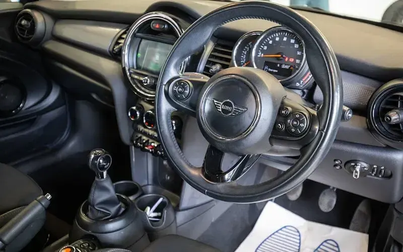 Used Mini Cooper Hatch 136 HP (100 kW) 2018 Silver Hatchback