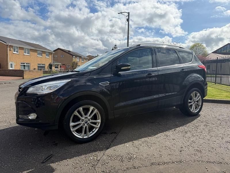 Usado Ford Kuga Titanium X 163 HP (119 kW) 2016 Preto SUV