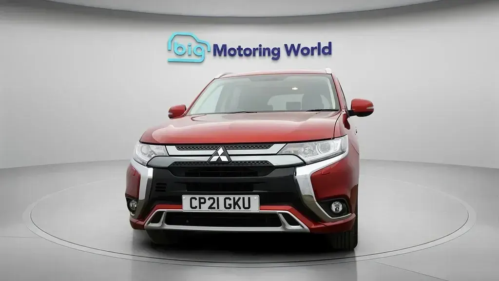 Usado Mitsubishi Outlander P-HEV 224 HP (164 kW) 2021 Vermelho SUV