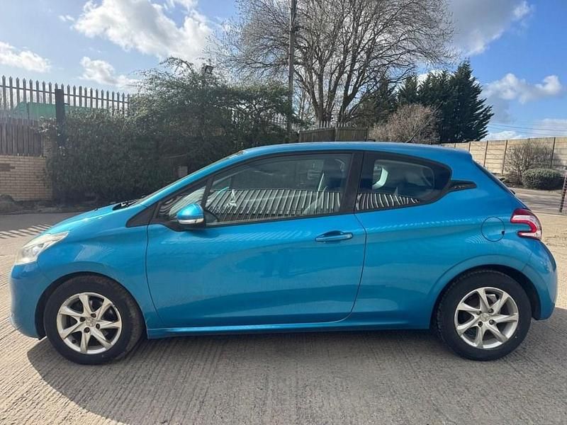 Used Peugeot 208 Active 70 HP (51 kW) 2013 Blue Hatchback