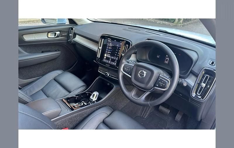 Used Volvo XC40 Ultra 197 HP (144 kW) 2025 Blue SUV