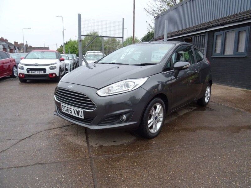 Grey Used 2015 Ford Fiesta Zetec Hatchback | £3,295 (Good price) - Image 1/4