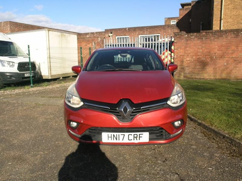 Used Renault Clio IV Dynamique 2017 Red Hatchback