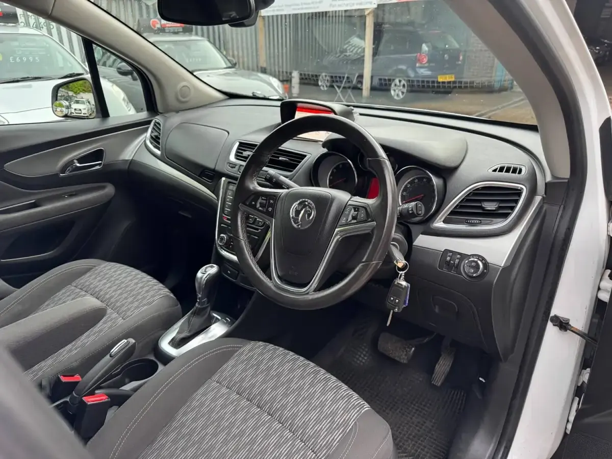 Used Vauxhall Mokka 140 HP (102 kW) 2015 White SUV