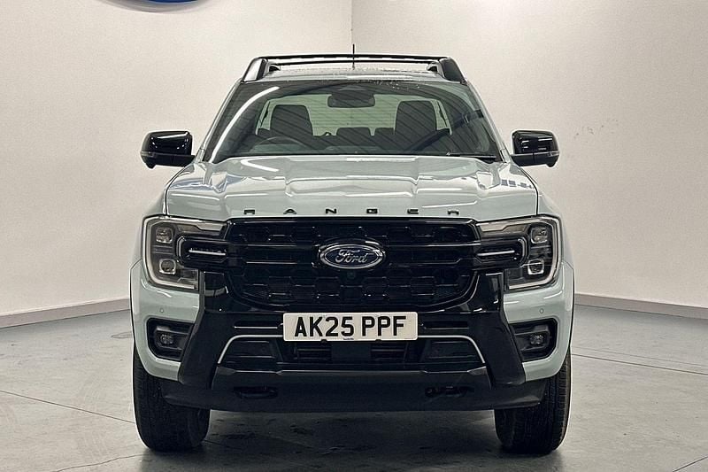 Begagnad Ford Ranger 281 HK (206 kW) 2025 Grå Pickup