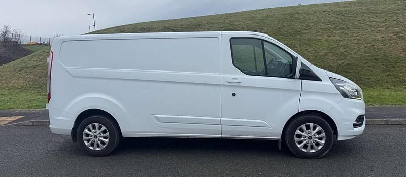 Used Ford Transit Custom Limited 130 HP (95 kW) 2021 White Van
