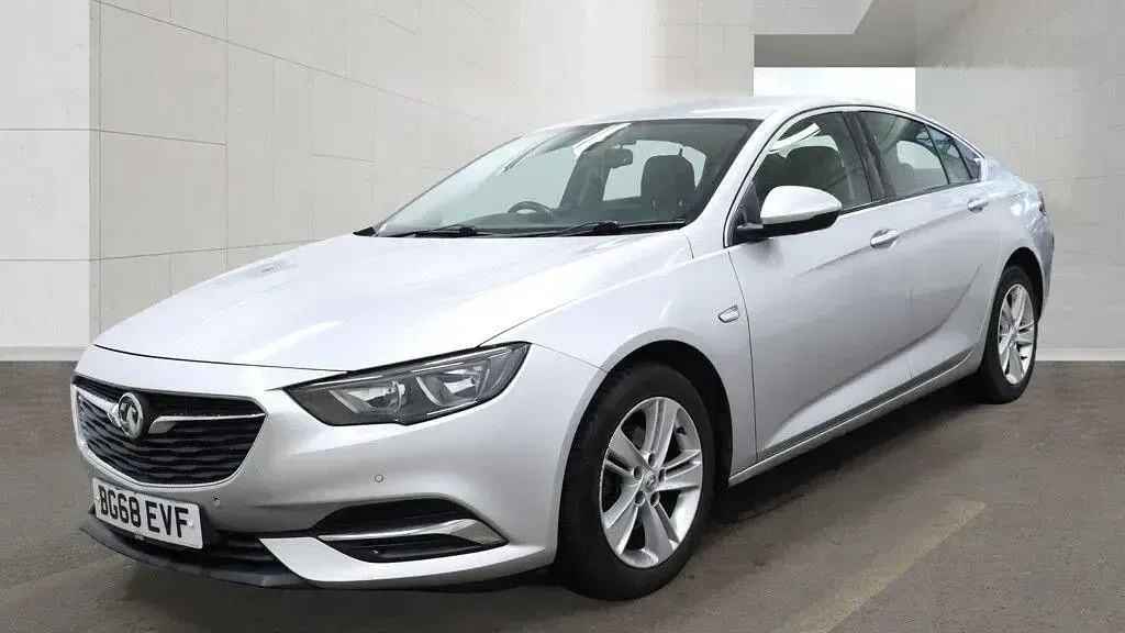 Używany Vauxhall Insignia Sport 110 KM (80 kW) 2019 Srebrny Hatchback