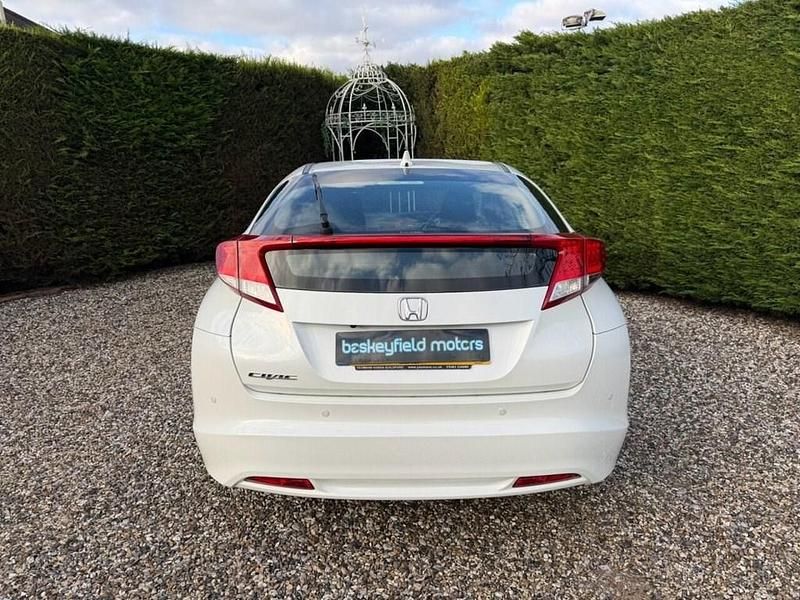 Used Honda Civic ES 142 HP (104 kW) 2012 White Hatchback