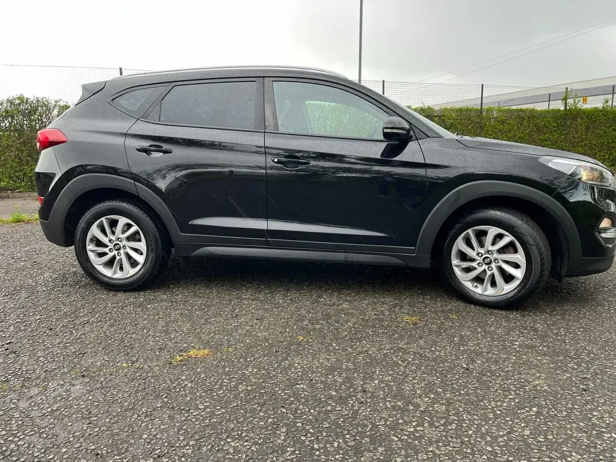 Used Hyundai Tucson SE 141 HP (103 kW) 2018 Black SUV