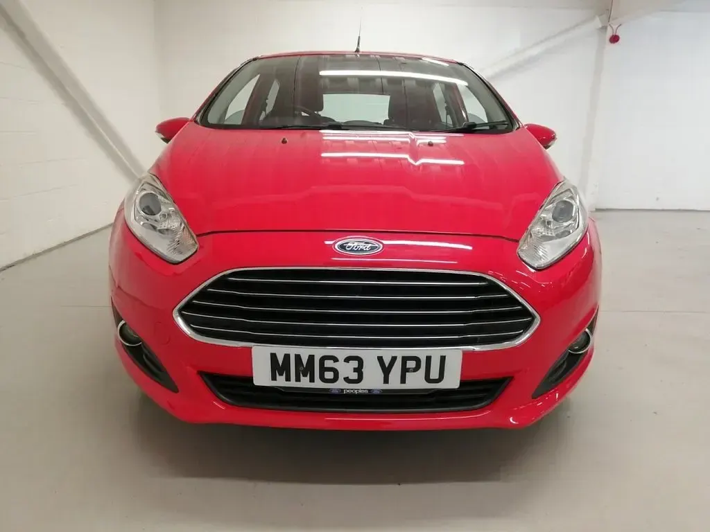 Used Ford Fiesta Zetec 82 HP (60 kW) 2014 Red Hatchback