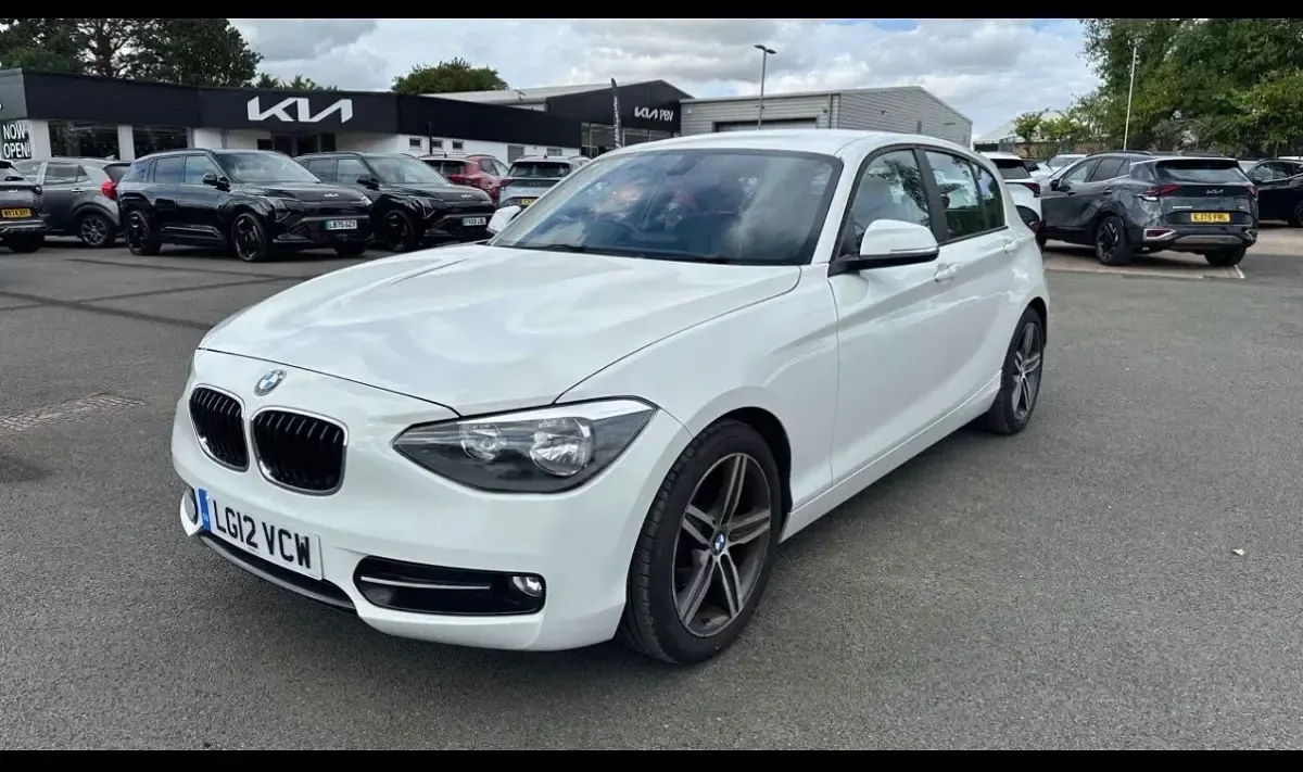 Used BMW 116 Sport Line 2012 White Hatchback