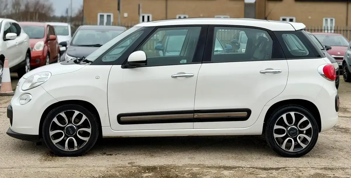 Used Fiat 500L Lounge 105 HP (77 kW) 2013 White MPV