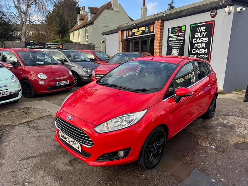 Used Ford Fiesta Zetec 105 HP (77 kW) 2014 Red Hatchback