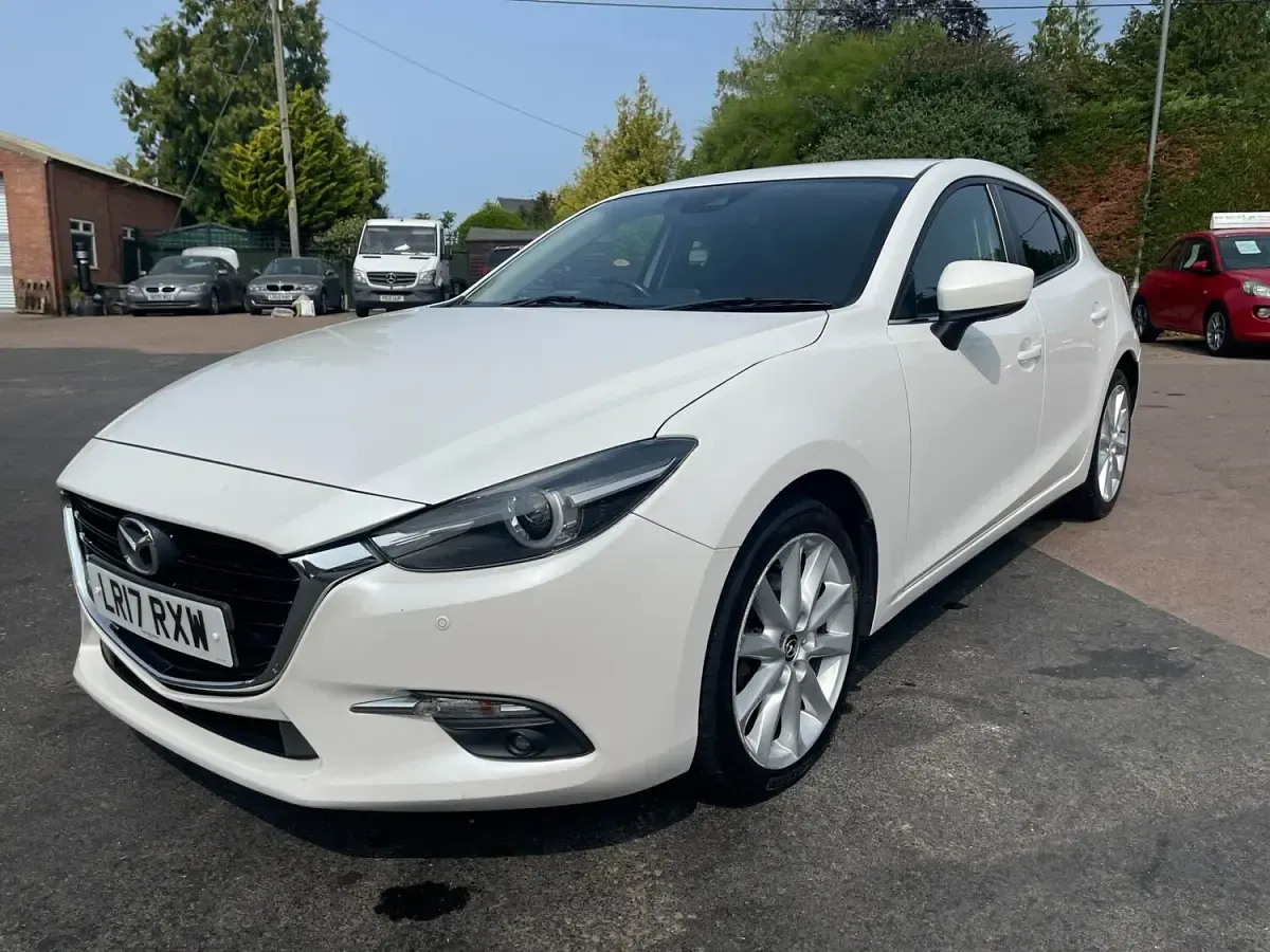 Used Mazda 3 Inclusive 2017 White Hatchback