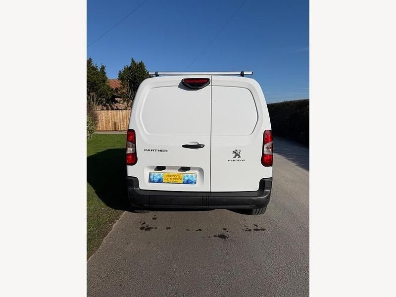 Used Peugeot Partner Premium 2023 White MPV
