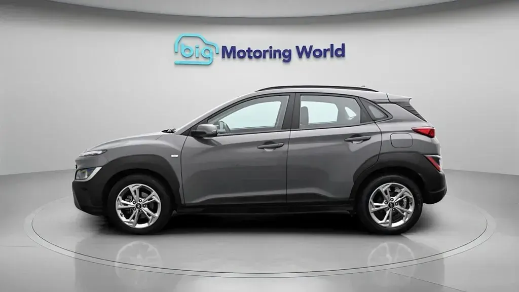 Usado Hyundai Kona SE 120 CV (88 kW) 2023 Gris SUV