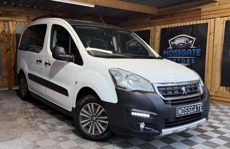 Used Peugeot TePee Outdoor 2016 White MPV