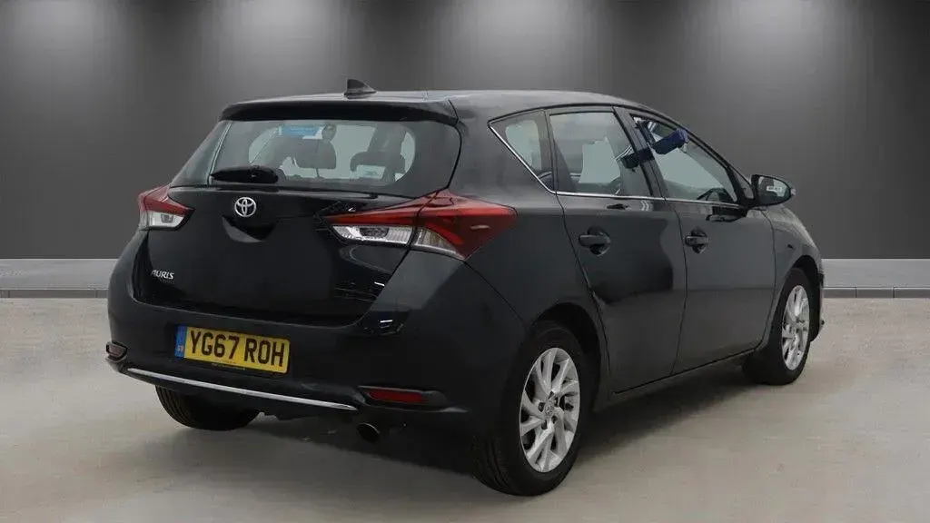 Used Toyota Auris Business Edition 116 HP (85 kW) 2017 Black Hatchback