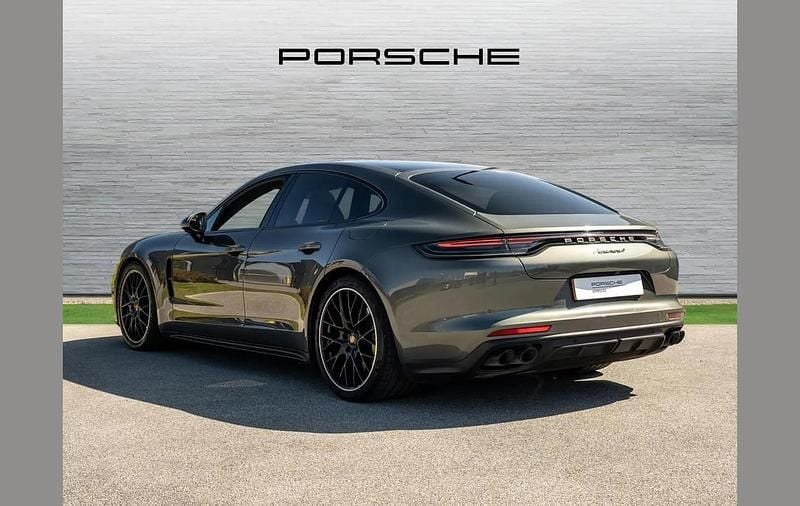 Usado Porsche Panamera Platinum Edition 456 HP (335 kW) 2023 Verde Citadino