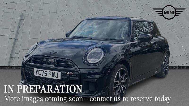 Usado Mini Cooper Hatch 113 kW (154 CV) 2025 Negro Utilitario