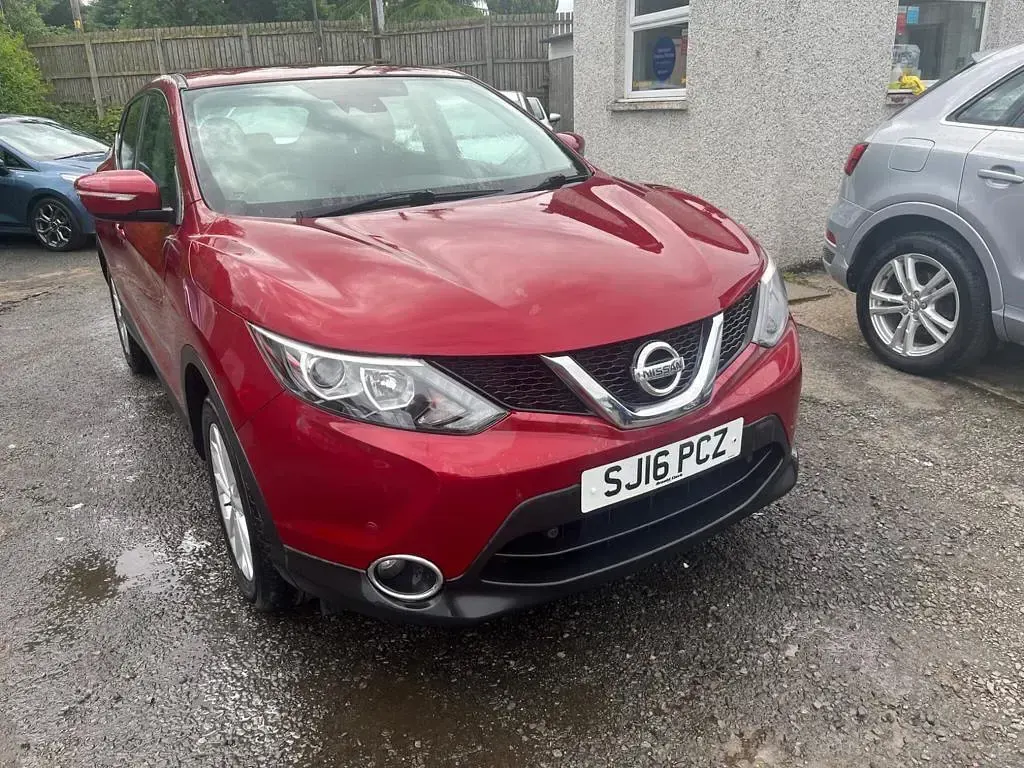 Used Nissan Qashqai Acenta 110 HP (80 kW) 2016 Red SUV