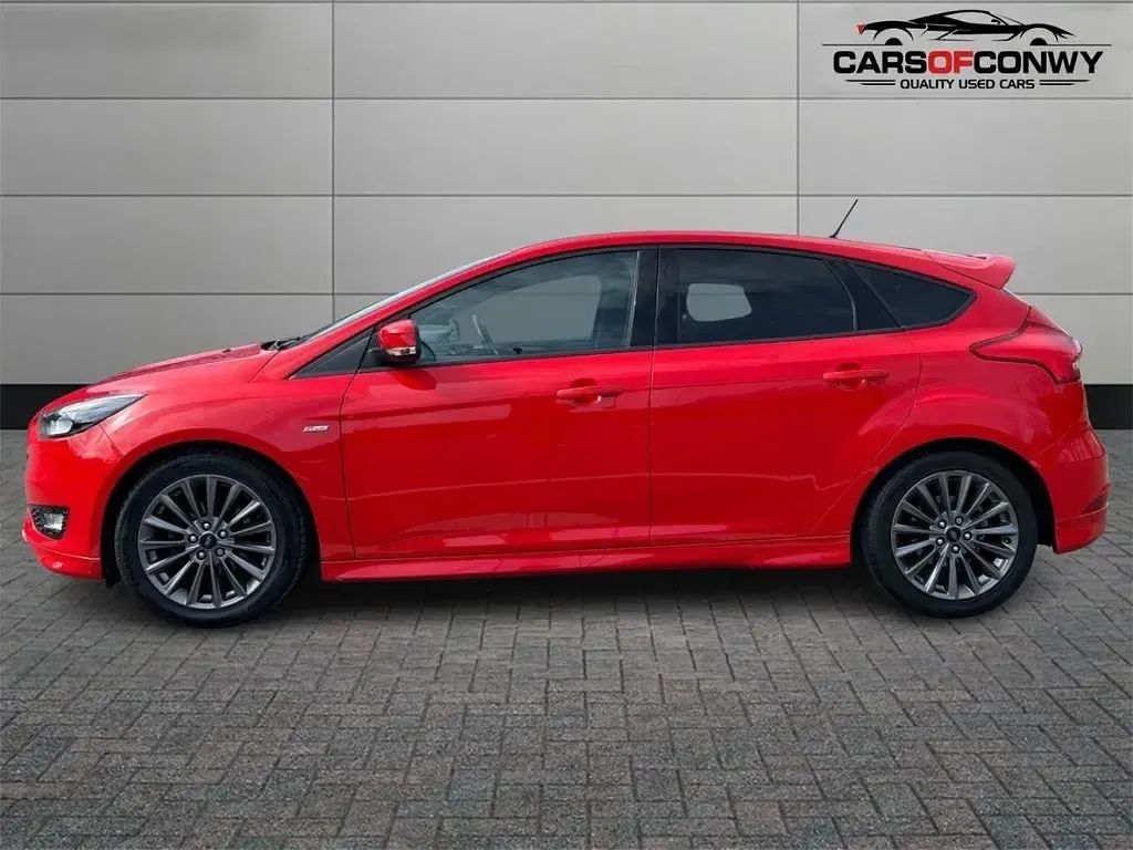 Used Ford Focus ST-Line 140 HP (102 kW) 2018 Red Hatchback