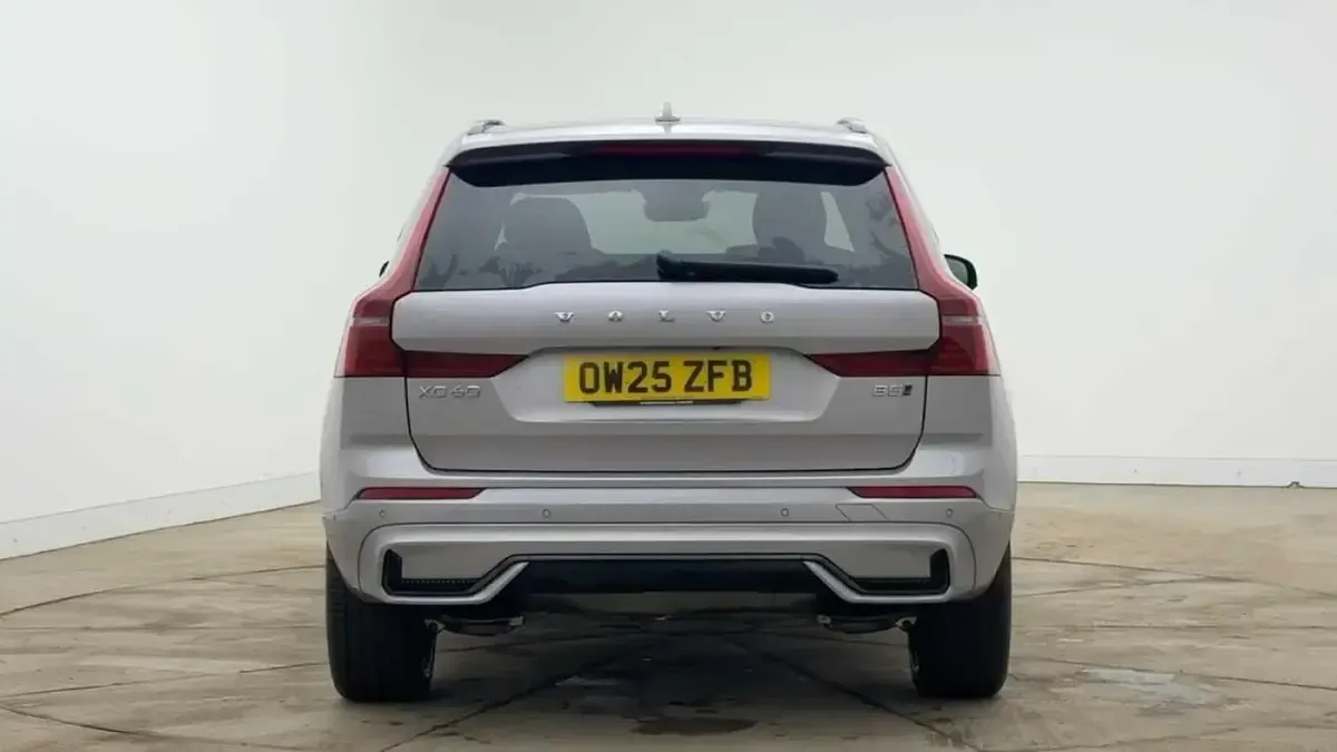 Begagnad Volvo XC60 Ultra 250 HK (183 kW) 2025 Silver SUV