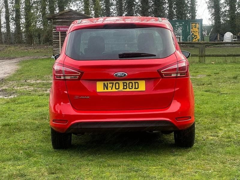 Used Ford B-MAX Titanium 105 HP (77 kW) 2016 Red MPV