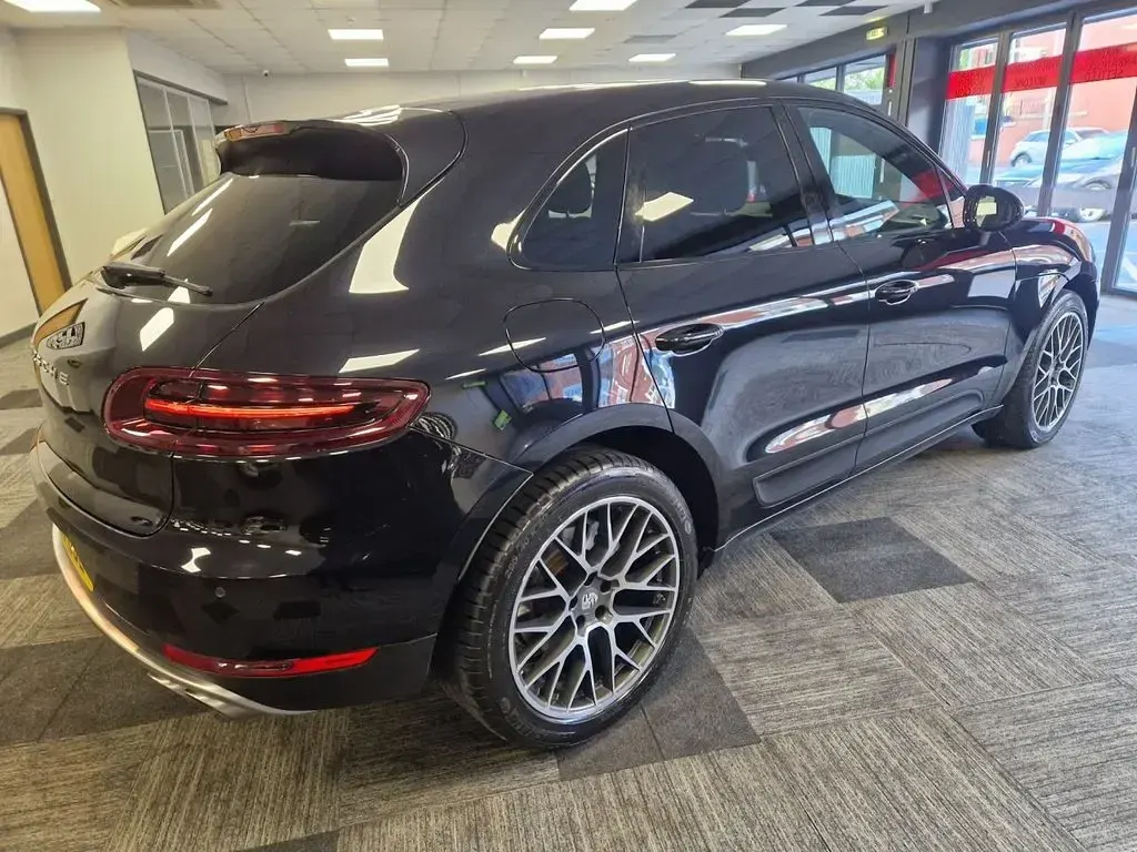 Used Porsche Macan 258 HP (189 kW) 2017 Black SUV